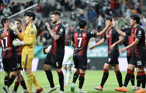 FC서울이 15일 포항 스틸러스를 상대로 나상호의 결승골로 무패행진을 이어가며 6위로 도약했다. ⓒ연합뉴스