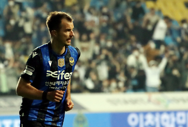 동점골+동점골을 기록한 인천 무고사  ⓒ연합뉴스