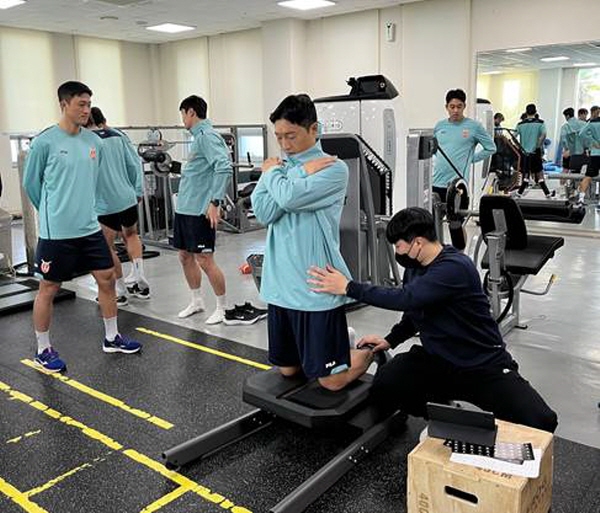 제주유나이티드(이하 제주)가 피지컬 측정장비를 통한 신체 능력 측정을 진행했다고 14일 밝혔다. ⓒ제주유나이티드 제공 제주유나이티드(이하 제주)가 피지컬 측정장비를 통한 신체 능력 측정을 진행했다고 14일 밝혔다. ⓒ제주유나이티드 제공