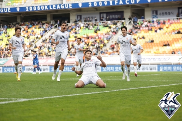지난 10라운드 베스트일레븐에 선정된 헤이스 ©연합뉴스=한국프로축구연맹 제공