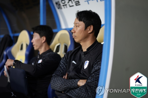 프로축구 K리그 2 수원 삼성 블루윙즈 염기훈 감독이 성적 부진에 대한 책임을 지고 25일 자진 사퇴했다. ⓒ연합뉴스=한국프로축구연맹 제공